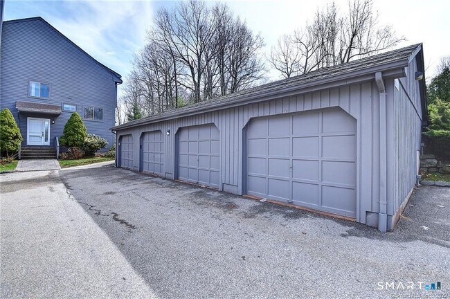Building Photo - 334 Conestoga Way