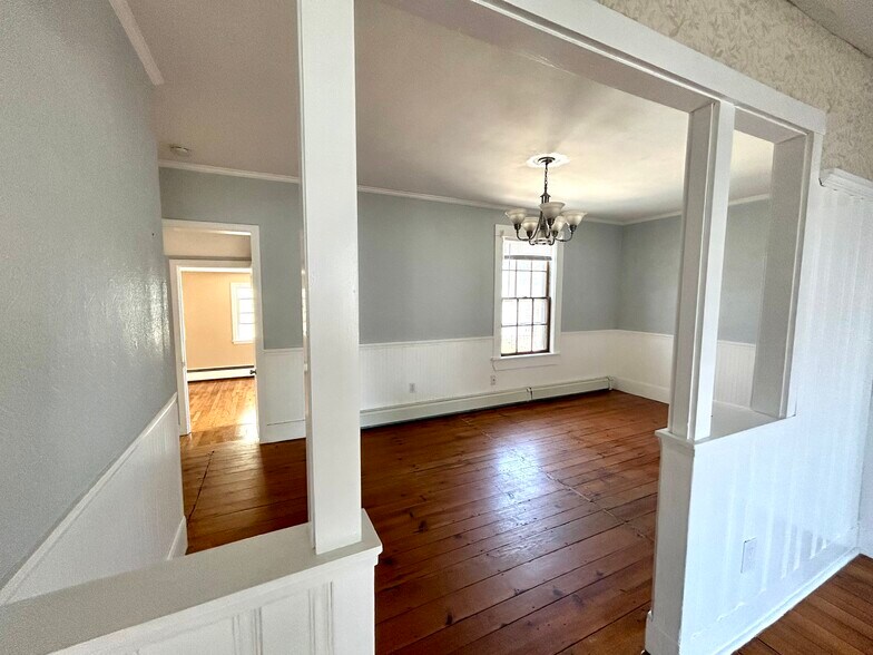 Building Photo - 146 Main St