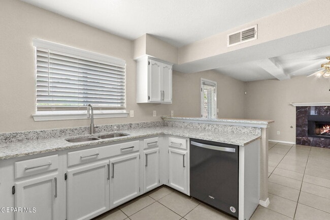 Building Photo - 6763 Dakota Ridge Dr