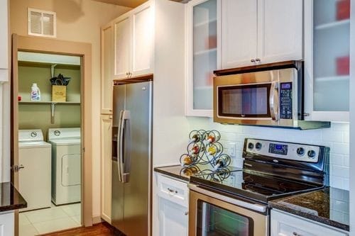 Building Photo - 1612 W 5th St