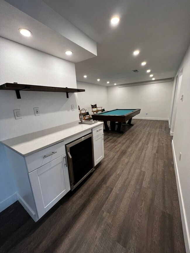 Building Photo - Spacious 4-bedroom + study home; Includes Hot tub and Pool Table - Avail. Now!