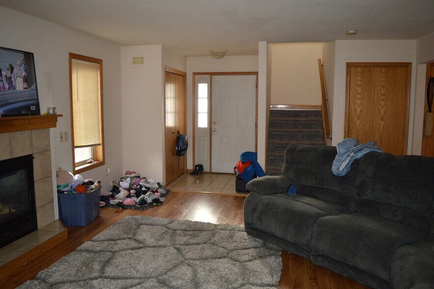 Building Photo - 1043 N Thompson Dr