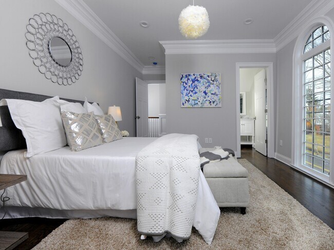 Building Photo - 200 Davis Ave