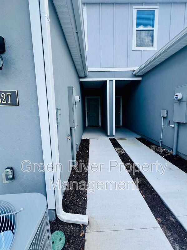 Building Photo - 827 Rivertree Pl