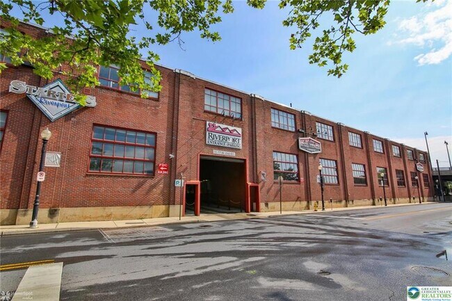 Primary Photo - 11 W 2nd St