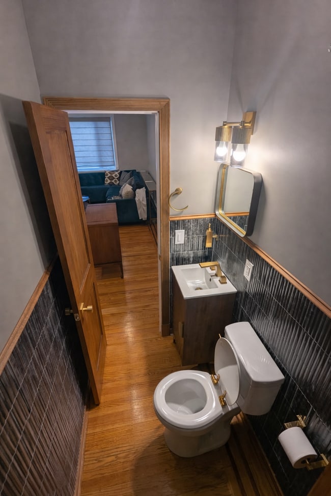 Building Photo - 2005 S 13th St