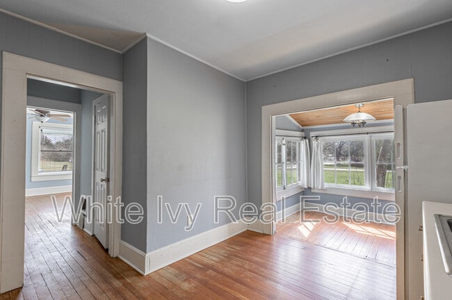 Building Photo - 254 S Railroad St