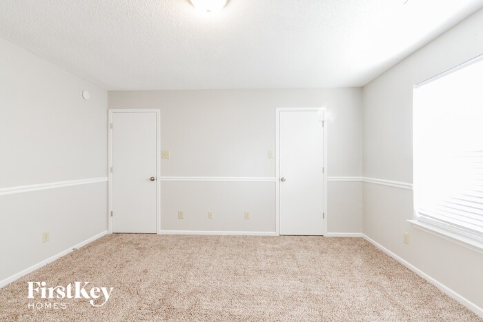 Building Photo - 6633 Sonesta Dr