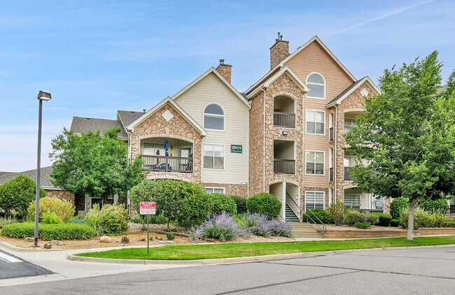 Building Photo - $1,895.00, 2 bed, 1 .5 bath located in Aur...