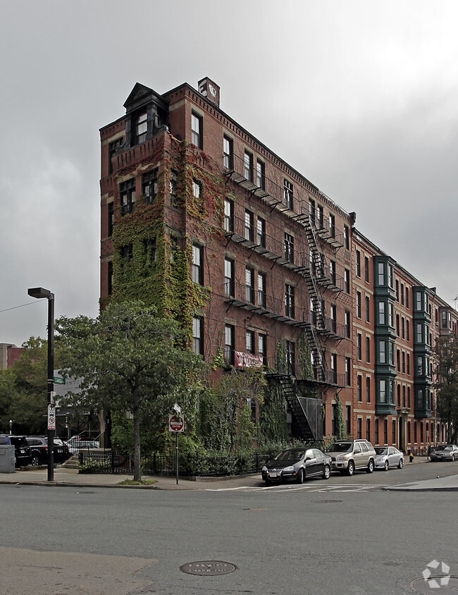 Primary Photo - 119 Berkeley St