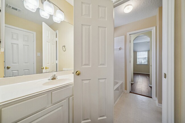 Building Photo - 3710 N Autrey Ct