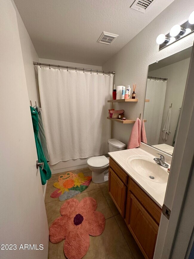 Building Photo - 6403 W Chisum Trail