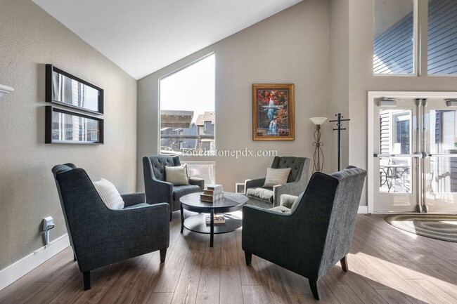 Building Photo - Updated 1BR, 1BA Condo in Murray Hill