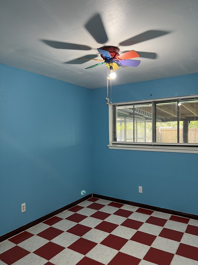 Building Photo - 9314 Valley Stream