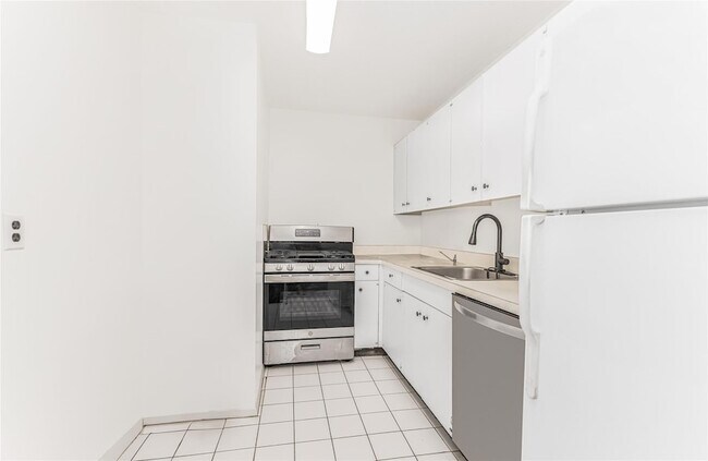 Building Photo - 1155 Warburton Ave