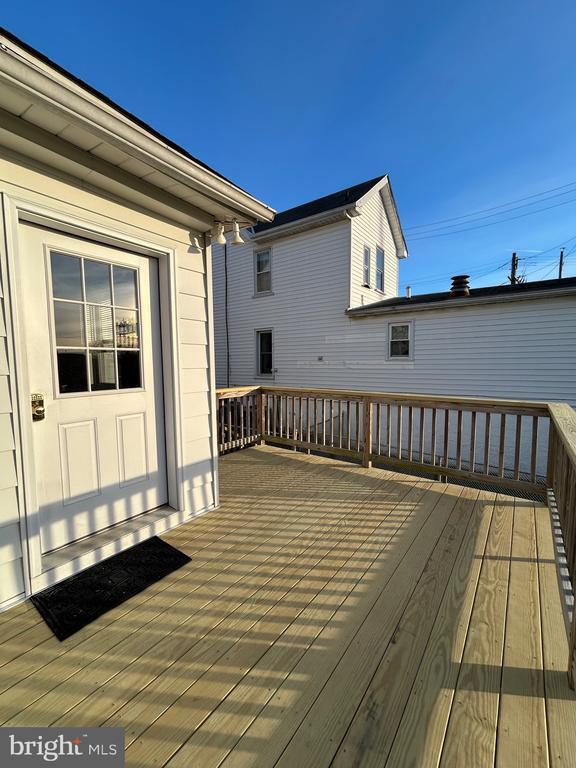 Building Photo - 424 Center St