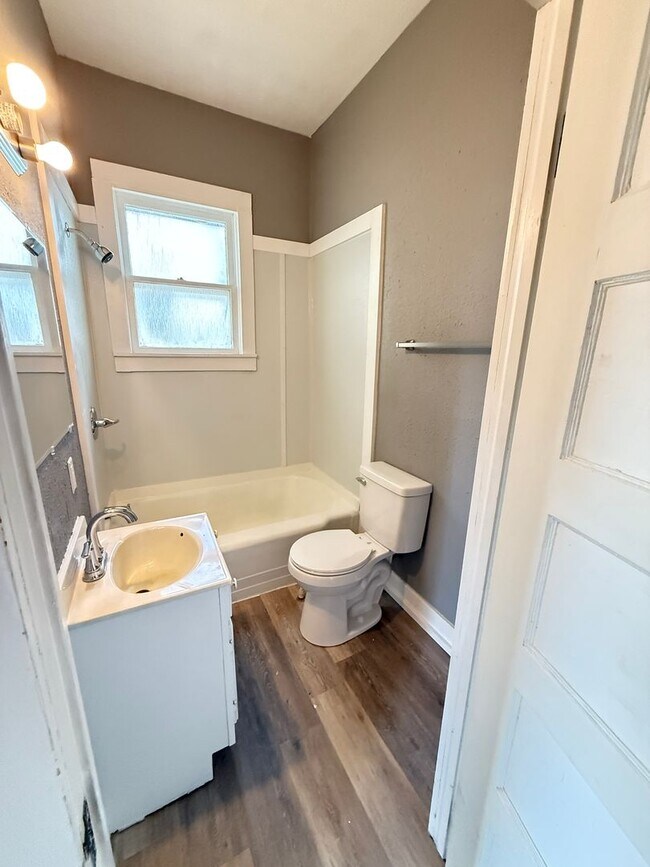 Building Photo - 1 bedroom/1 bathroom