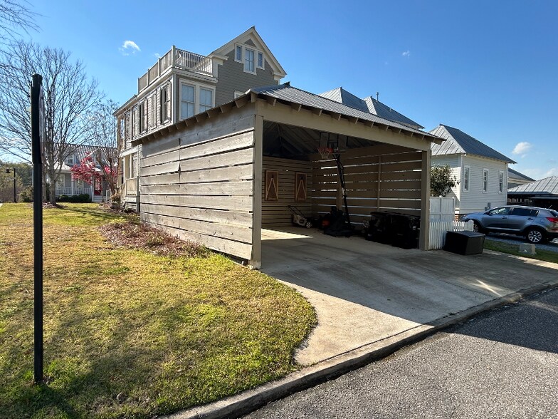 Building Photo - 68 Bright Spot St