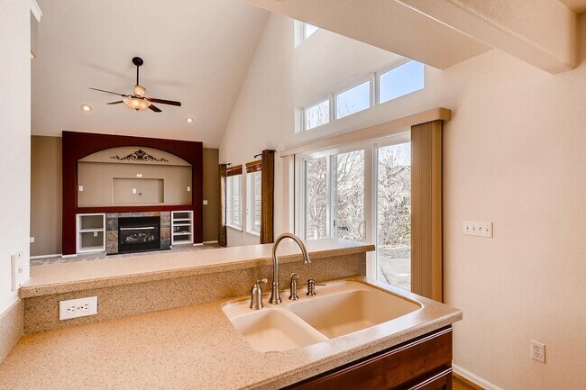 Building Photo - FABULOUS 3 BED/2.5 BATH HOME IN RENAISSANC...
