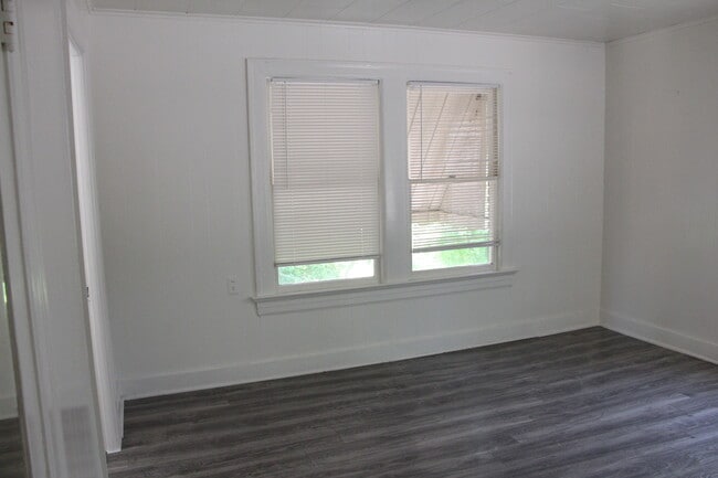 Building Photo - 2370 Harrison Ave