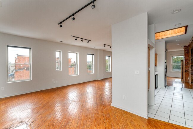 Building Photo - 79 Parsons Ave