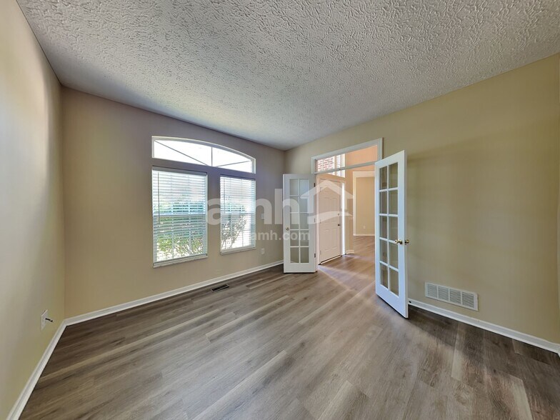 Building Photo - 46 Runkle Dr