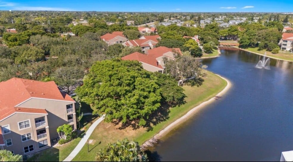 Building Photo - 1760 Palm Cove Blvd