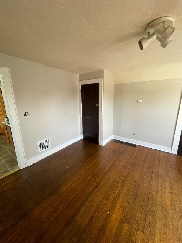 Building Photo - 159 Norwood Ave