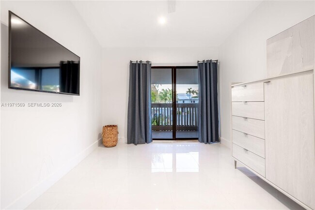 Building Photo - 3736 NE 166th St