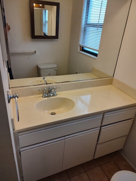 Good size bathroom lots of cabinet space - 828 Island Ct