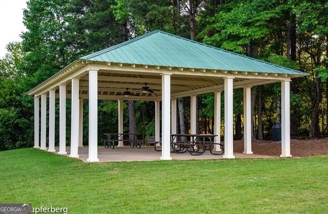 Building Photo - 45 Greenview Dr