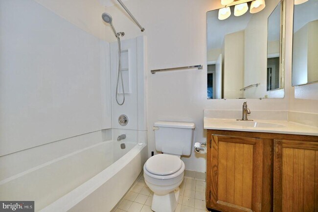 Building Photo - Beautiful, freshly updated townhome with a contemporary feel in the Wootton high school district!