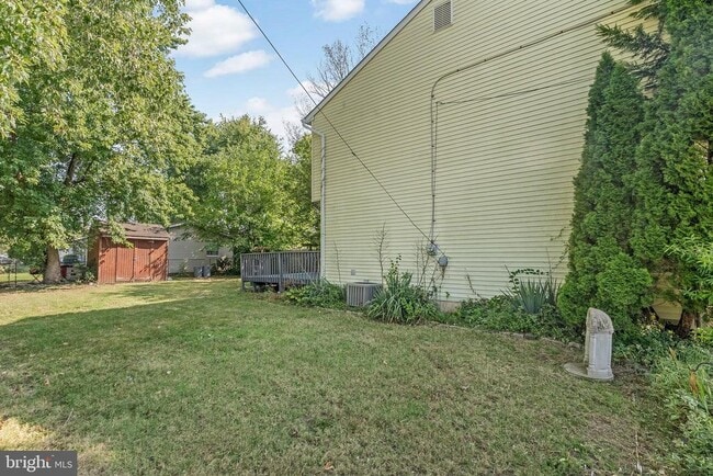 Building Photo - 341 Clarkson St