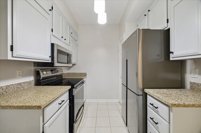 Building Photo - 600 Wilcrest Dr