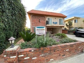 Building Photo - 3359 Mentone Ave