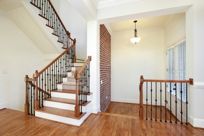 Building Photo - 2010 Heathermere Way