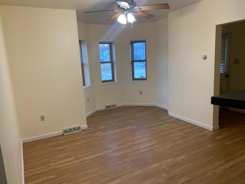 Living room - 365 E Maiden St