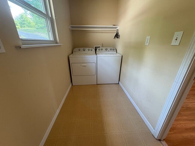 Primary Photo - 816 W Gold Dust Dr