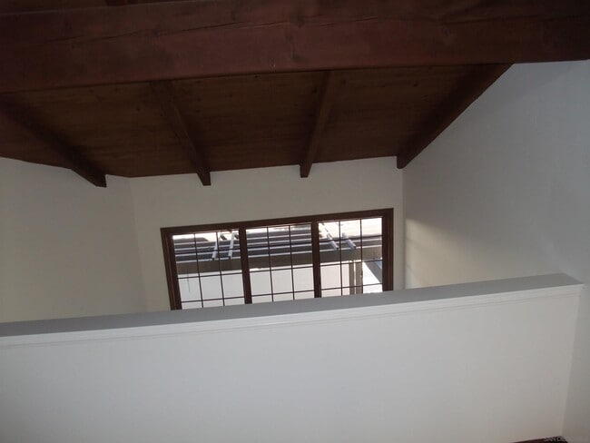 Building Photo - 8614 Villa La Jolla Dr