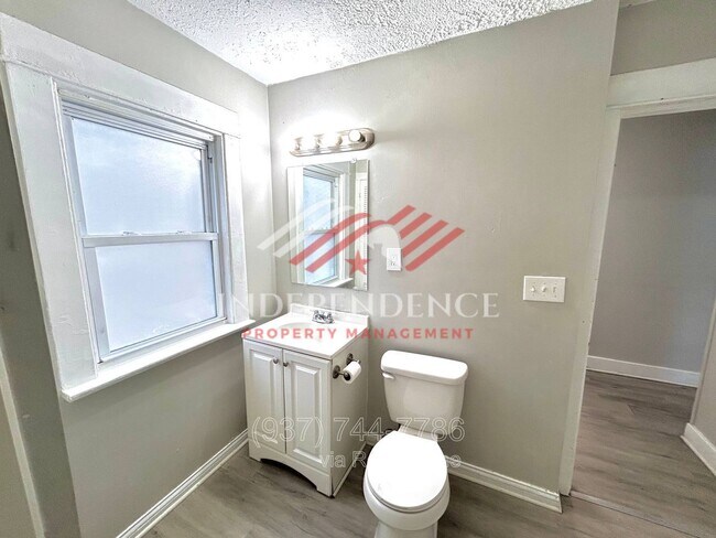 Building Photo - 2806 S Smithville Rd