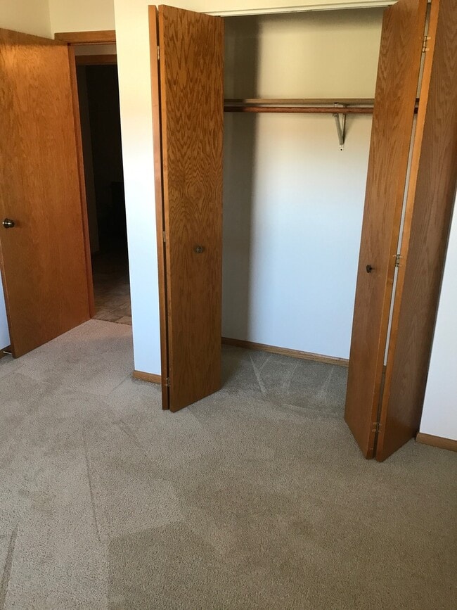 Interior Photo - 700 - 1549-1641 Dayton St.