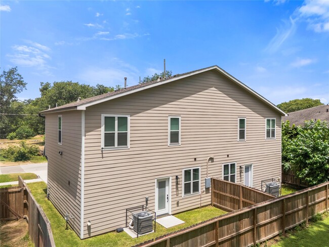 Building Photo - 7418 Mount St