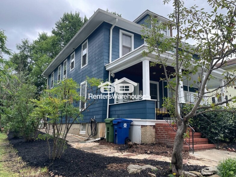 Primary Photo - 400 Rossiter Ave