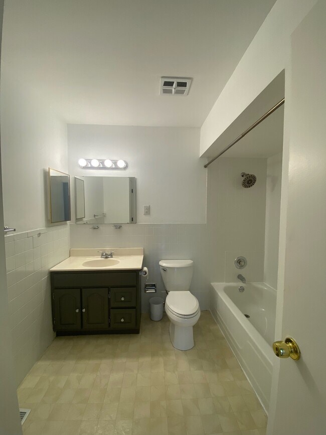 Building Photo - 10058 Willdan Dr