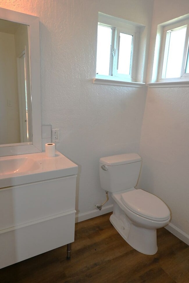 Building Photo - 2620 Fernandez Dr