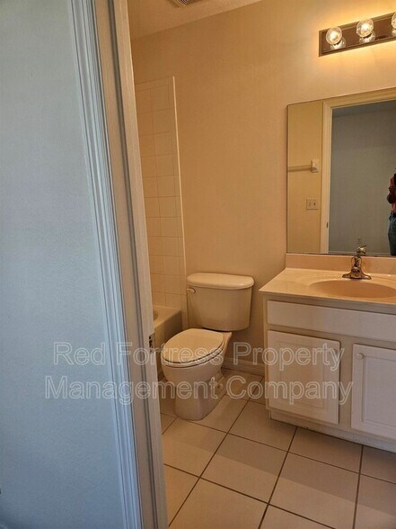 Building Photo - 8293 Pacific Beach Dr