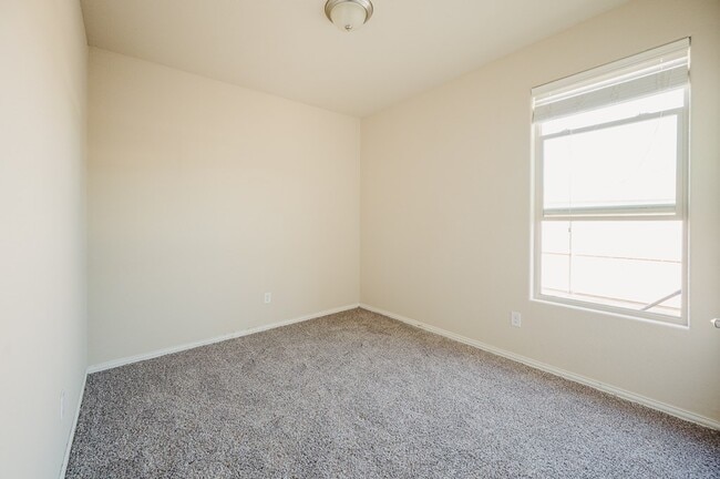 Building Photo - 6919 Kate Reed Dr