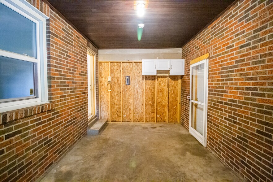 Building Photo - 3471 Jeannette Ave