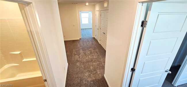 Building Photo - 915 Violet Heron St