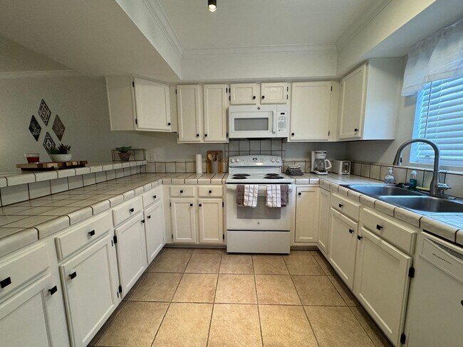 Building Photo - 2 BR Furnished Condo on the Colorado River with Utilities included